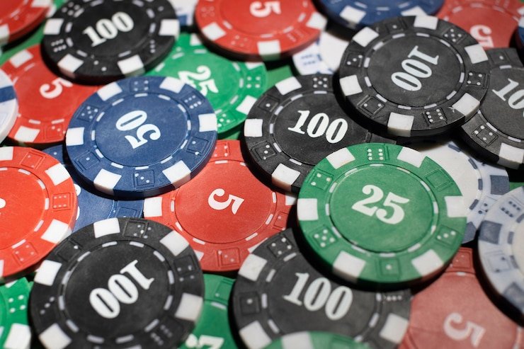 Mobile interface showing free play menu and live dealer table access